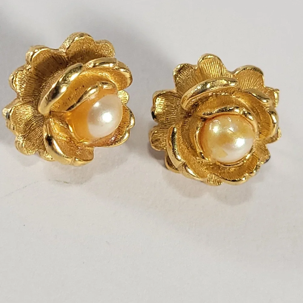 Richelieu Stud Earrings Gold Tone Faux Pearl Floral Rose Vintage Jewelry